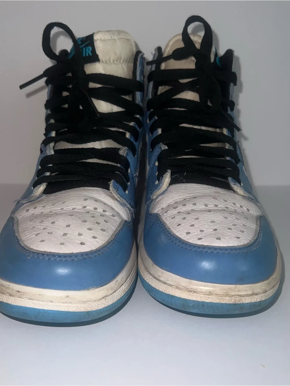 Air Jordan 1 Retro High OG University Blue 555088-134 kids (GS) size 4y Sneakers